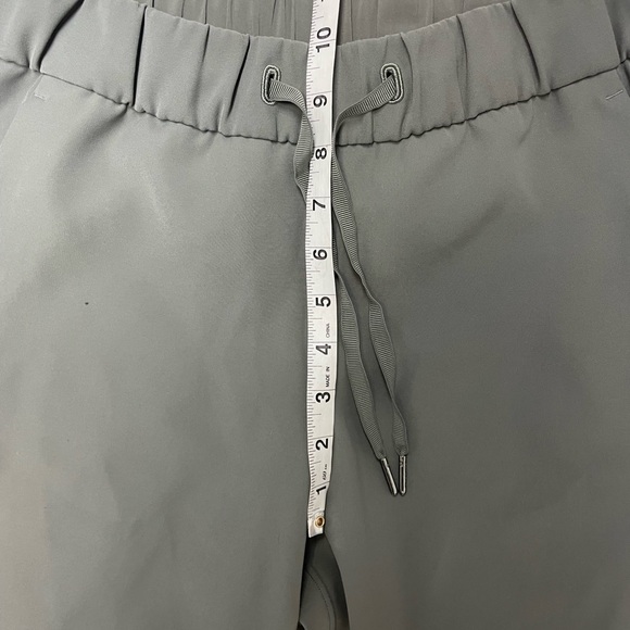 | Lululemon | On The Fly Crop *Woven 23. Size 6. - Picture 13 of 13